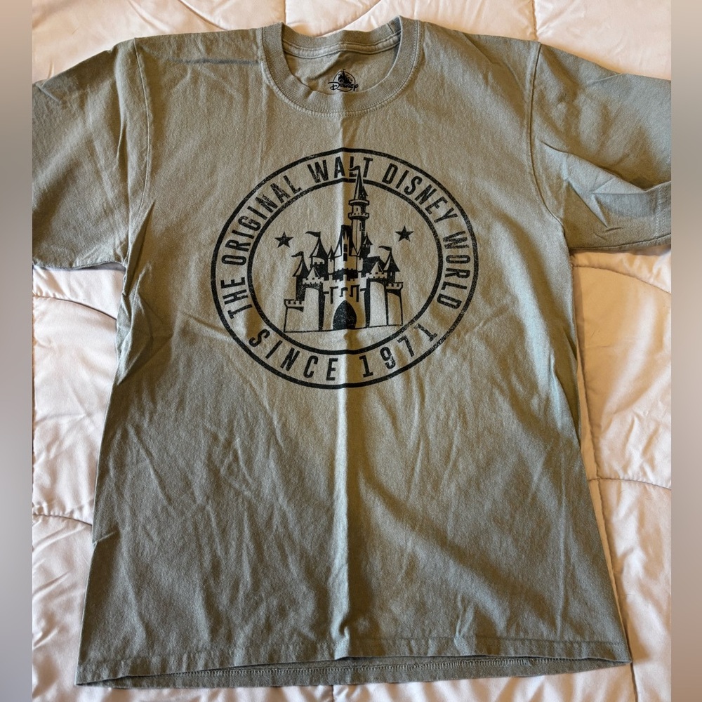 Medium unisex Disney shirt